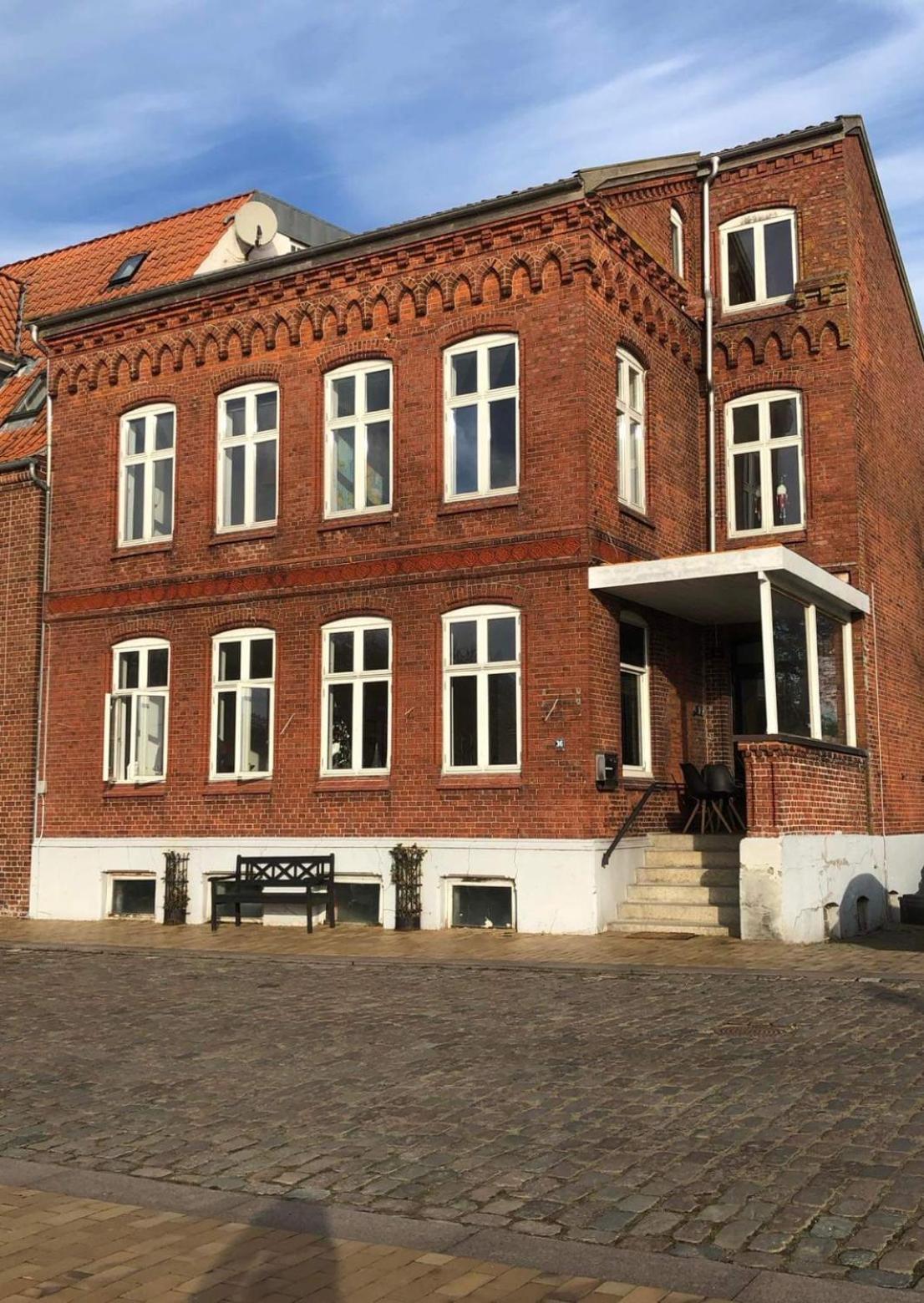 Tonders Bedste Udsigt Et Vaerelse Stue Spisestue Kokken Badevaerelse Apartment Exterior photo