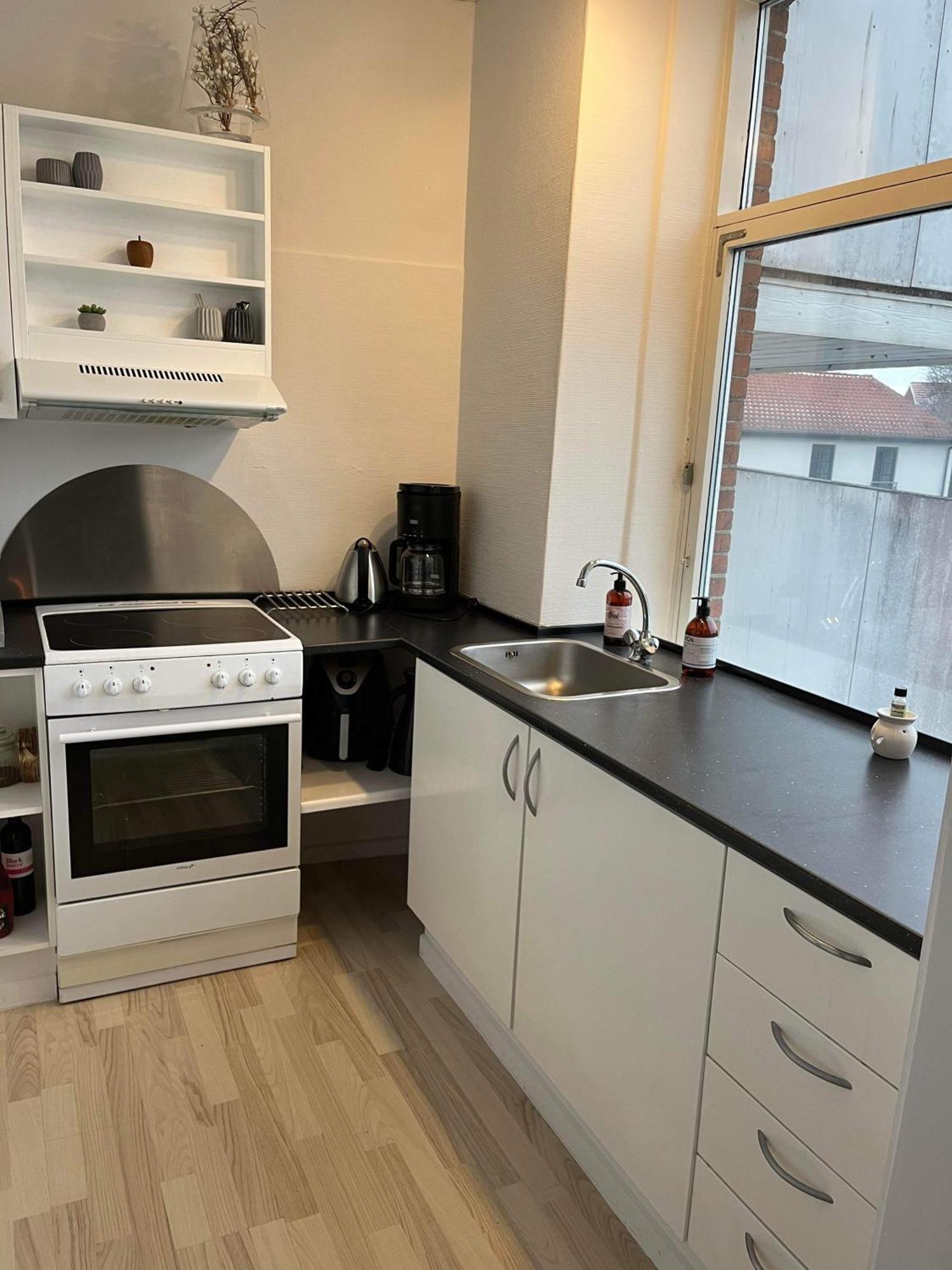 Tonders Bedste Udsigt Et Vaerelse Stue Spisestue Kokken Badevaerelse Apartment Exterior photo