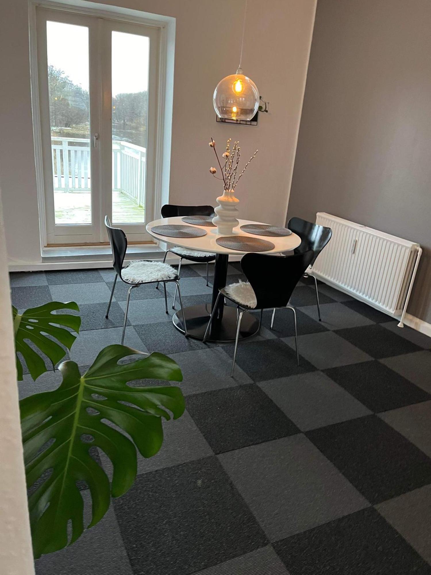 Tonders Bedste Udsigt Et Vaerelse Stue Spisestue Kokken Badevaerelse Apartment Exterior photo
